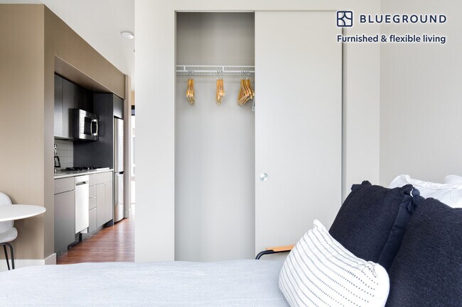 Foto del edificio - 408 Aurora Ave N