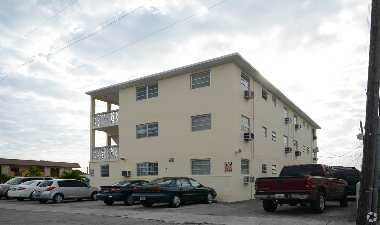 Foto del edificio - 5101 W Flagler St