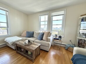 Building Photo - 276 Bunker Hill St