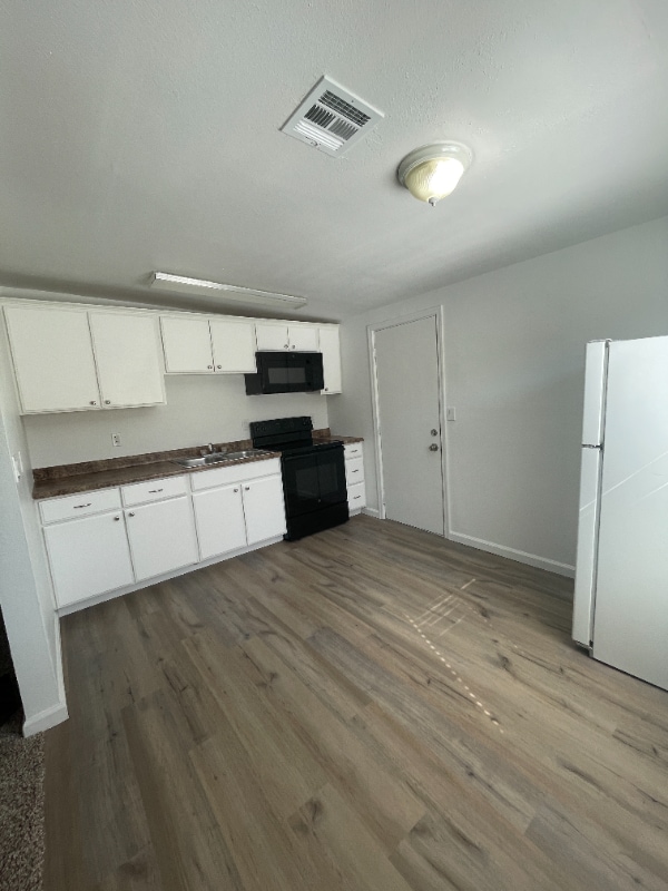 Building Photo - 1529 E Sunnyside Dr