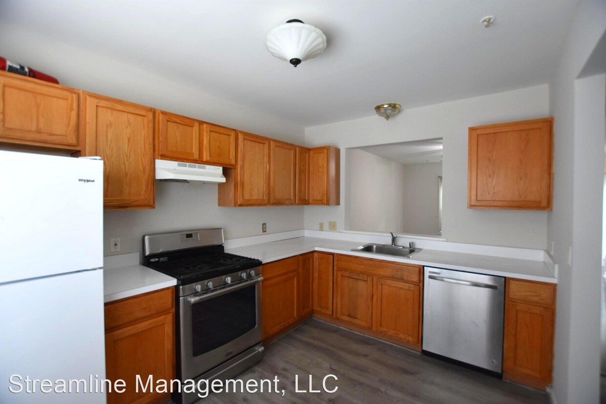 Foto principal - Studio, 1.5 bath House - 5 Clark Ct