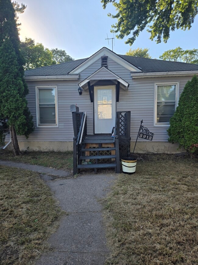 Building Photo - 3913 Thomas Ave N