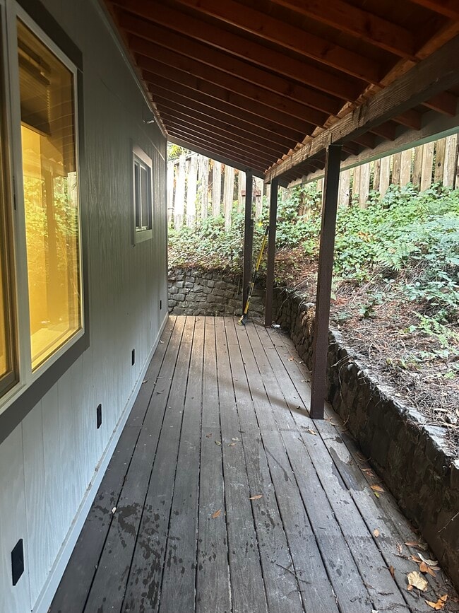 Building Photo - 206 Sequoia Rd