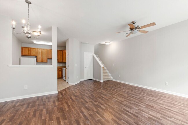 Foto del edificio - Beautifully Updated 3-Bedroom Townhome Nea...