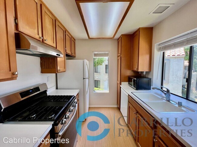 Building Photo - 1 br, 1 bath House - 11195 Camino Ruiz #88
