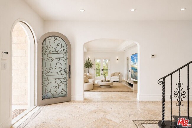 Foto del edificio - 607 N Hillcrest Rd