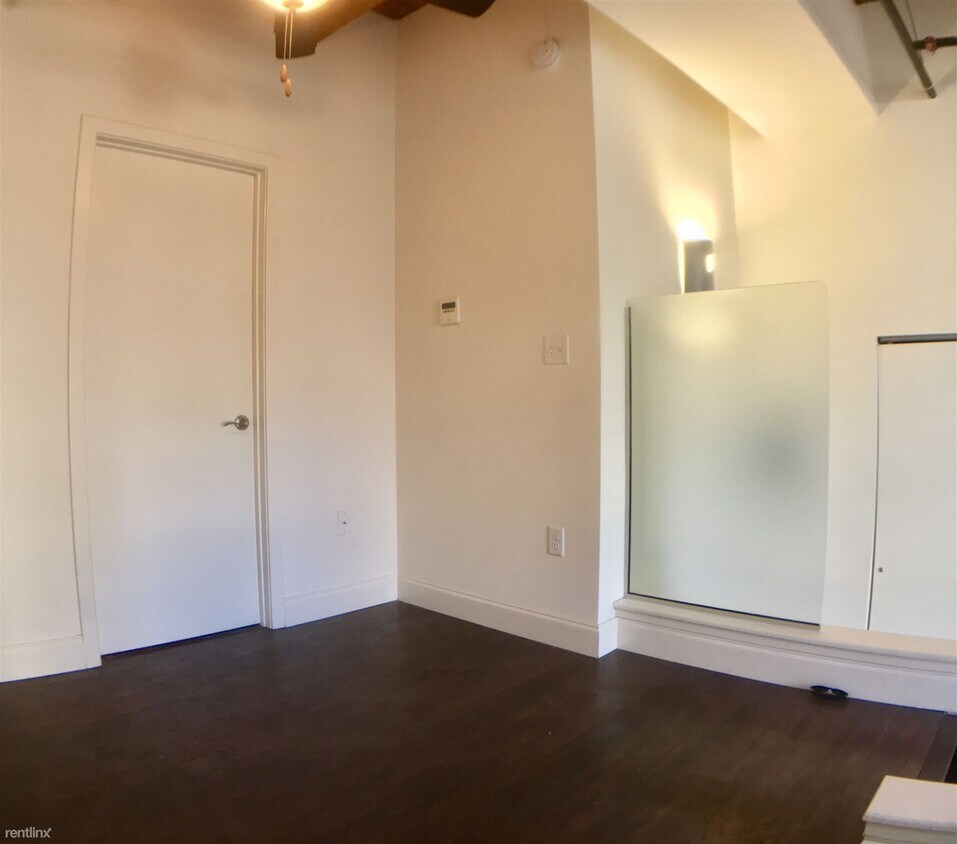 Foto principal - 344 N Charles St