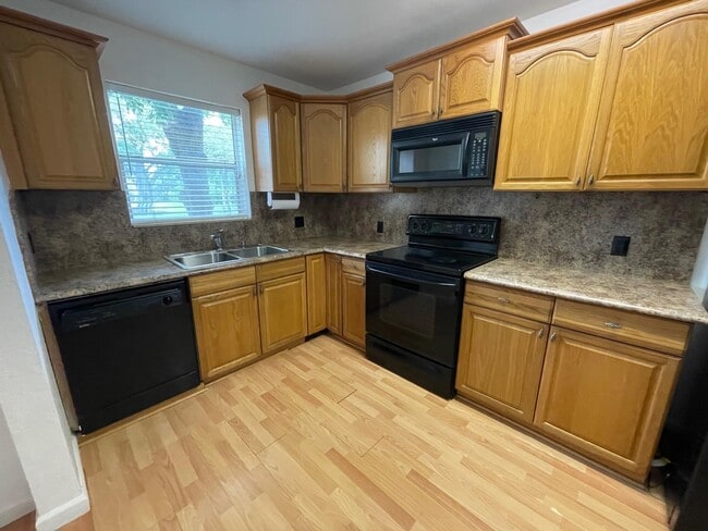 Building Photo - 10762 La Placida Dr