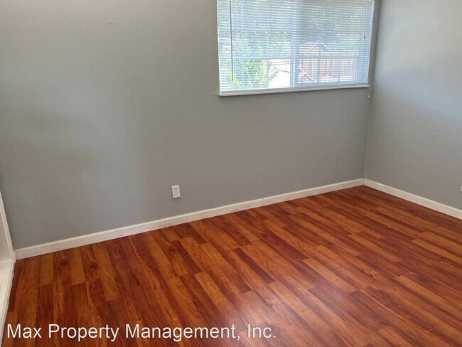 Building Photo - 3 br, 2 bath House - 1215 Oakcreek Way