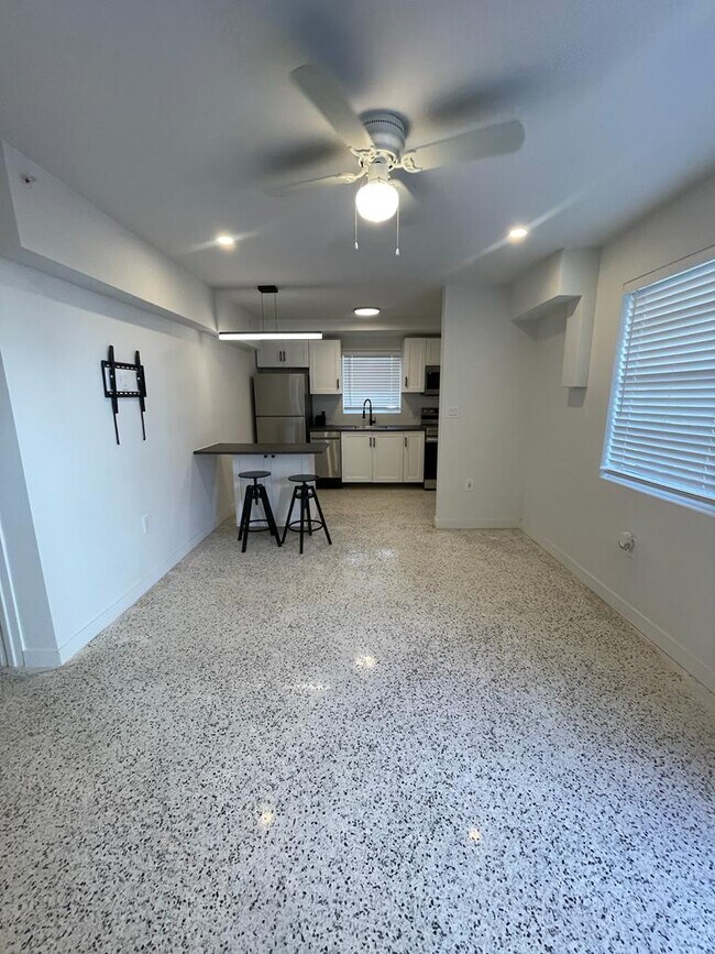 Sala de estar - 560 1st St Apartments