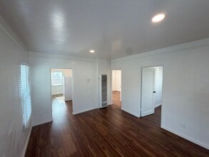 Building Photo - 102-106 Lorimer St