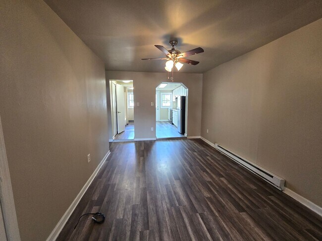 Foto del edificio - 1737 Newport Ave