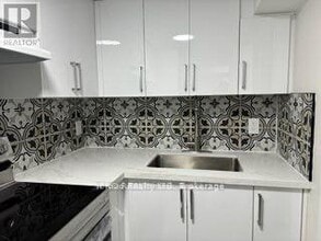 Building Photo - 376 Valleyway Dr