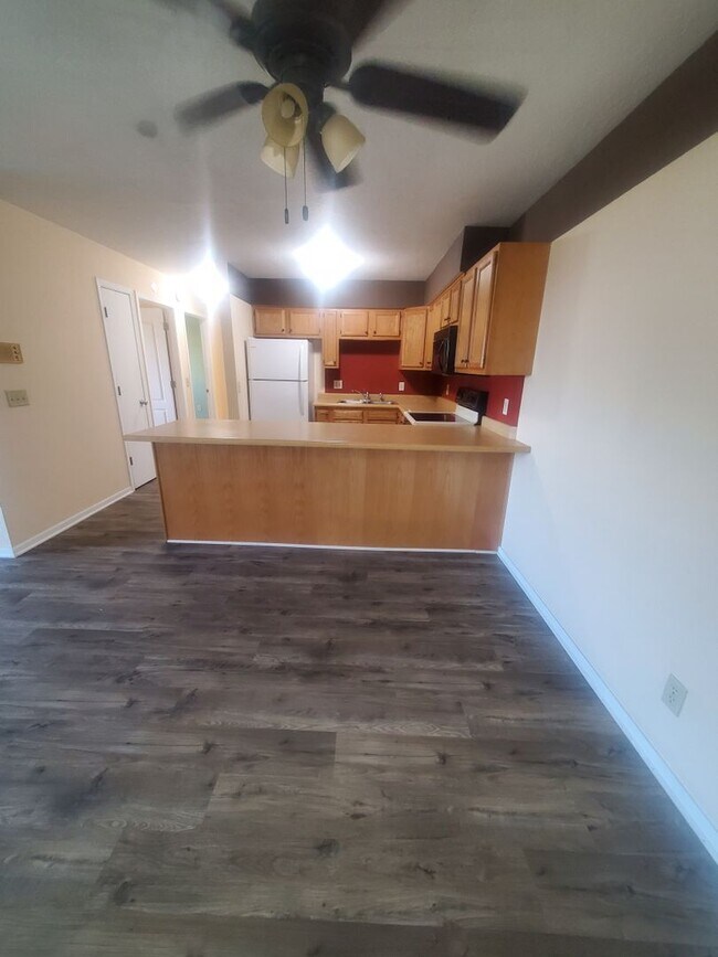 Foto del edificio - 2 Bedroom 1 Bath Upper Unit