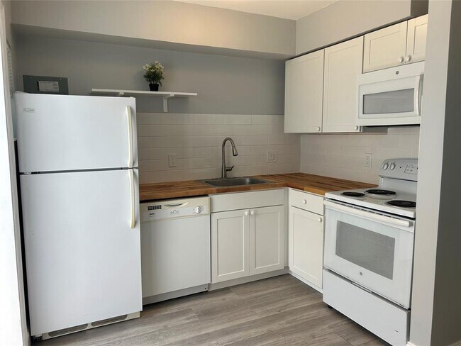 Foto del edificio - 840 NE 17th Ave