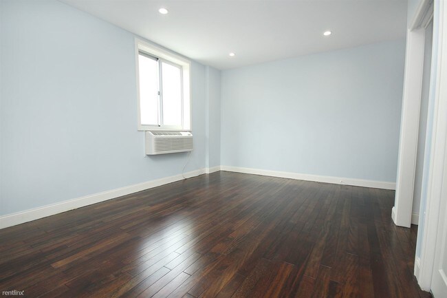 Foto del edificio - 2324 Broadway