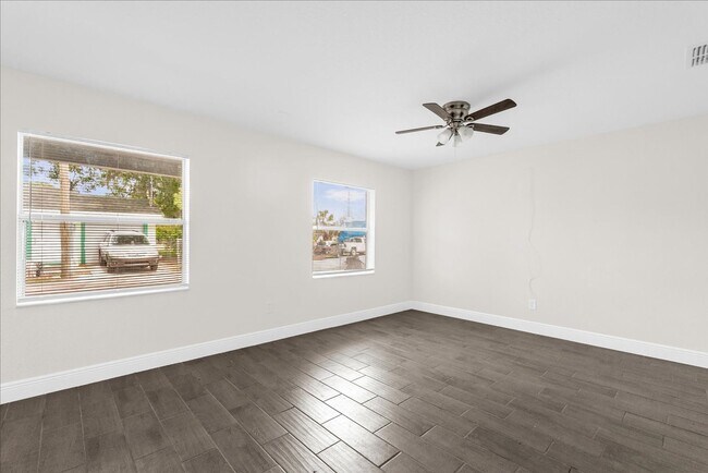 Foto del edificio - FOR RENT!!! BEAUTIFUL AND FULLY REHABBED 2 BED 2 BATH SINGLE FAMILY HOME...