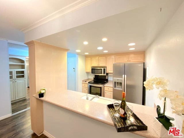 Primary Photo - 1745 Camino Palmero St