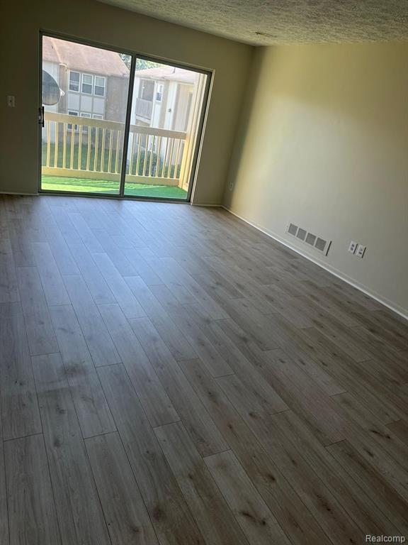 Foto del edificio - 27860 Berrywood Ln