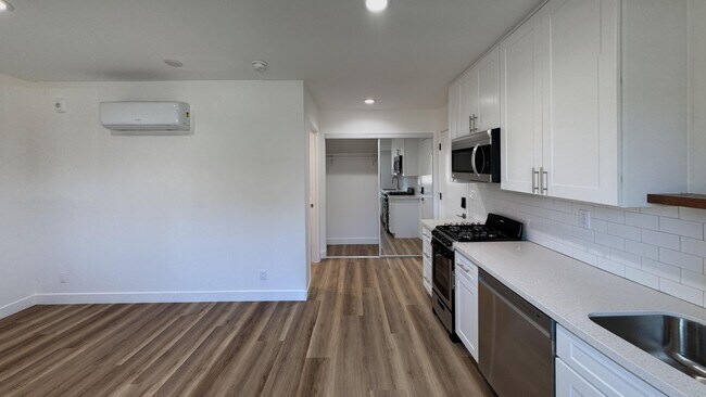 Foto del edificio - 3630 Midvale Ave