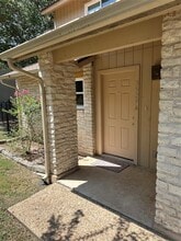 Building Photo - 3529 N Hills Dr
