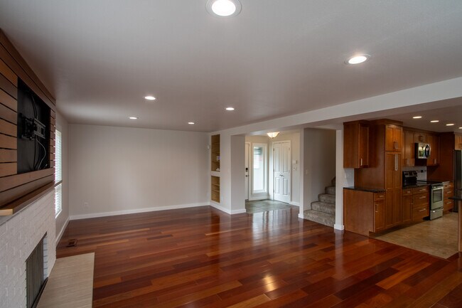 Entrada y sala de estar - 13234 SE 261st St