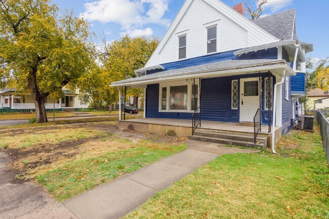 Building Photo - Charming 3-Bedroom, 2-Bathroom Two-Story H...