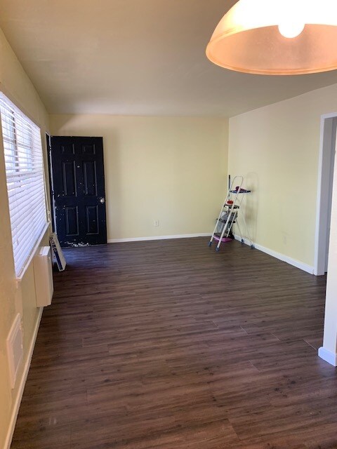 Sala de estar desde el comedor - 3502 Campbell St