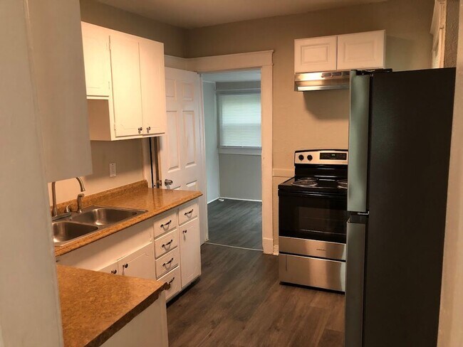 Building Photo - 3933 Chestnut Ave | $1,150 | 3 BR 1 Bath