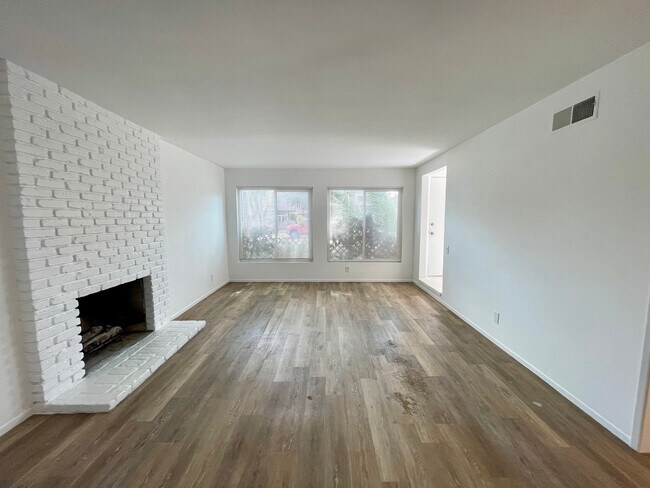 Building Photo - 421 15th St