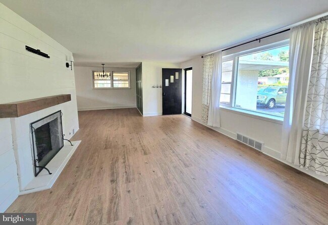 Foto del edificio - 16 Brook Ln