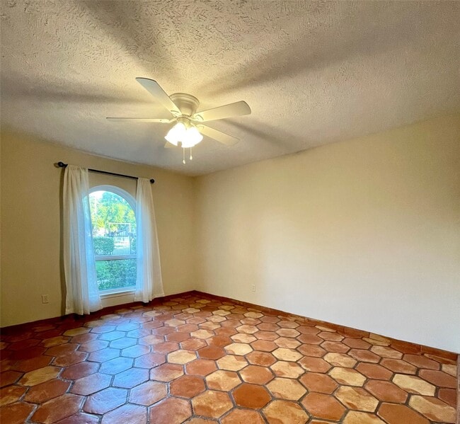 Building Photo - 11632 S Kirkwood Rd