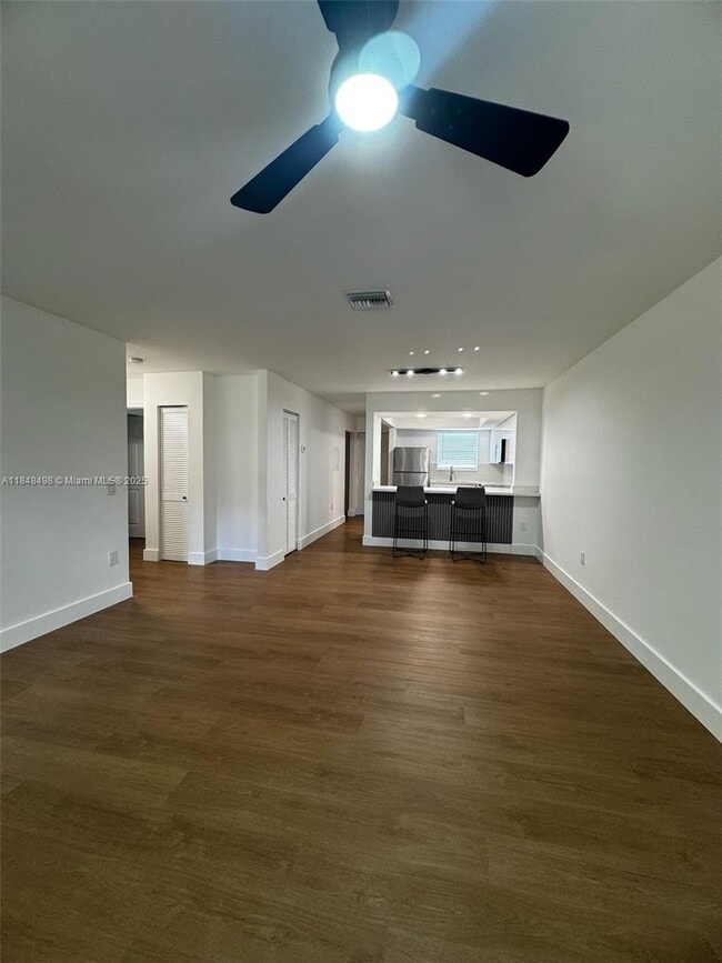 Foto del edificio - 1460 SW 24th Ct