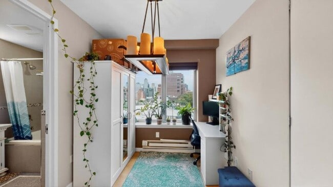 Building Photo - 2 bedroom in LONG ISLAND CITY NY 11101