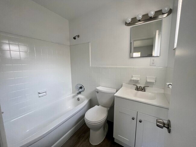 Building Photo - 710 Bayberry Dr