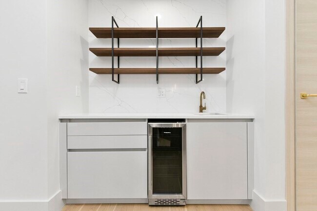 Foto del edificio - 874 E 6th St