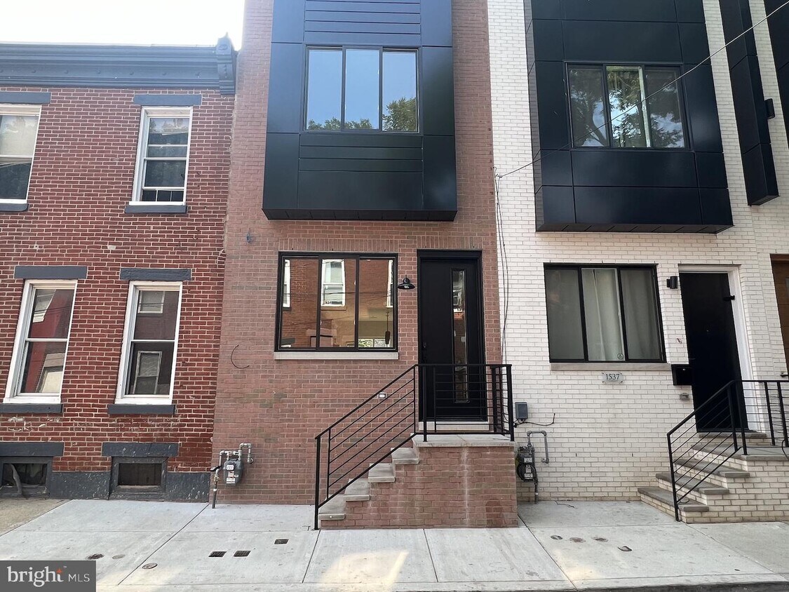 Primary Photo - 1535 S Bambrey St