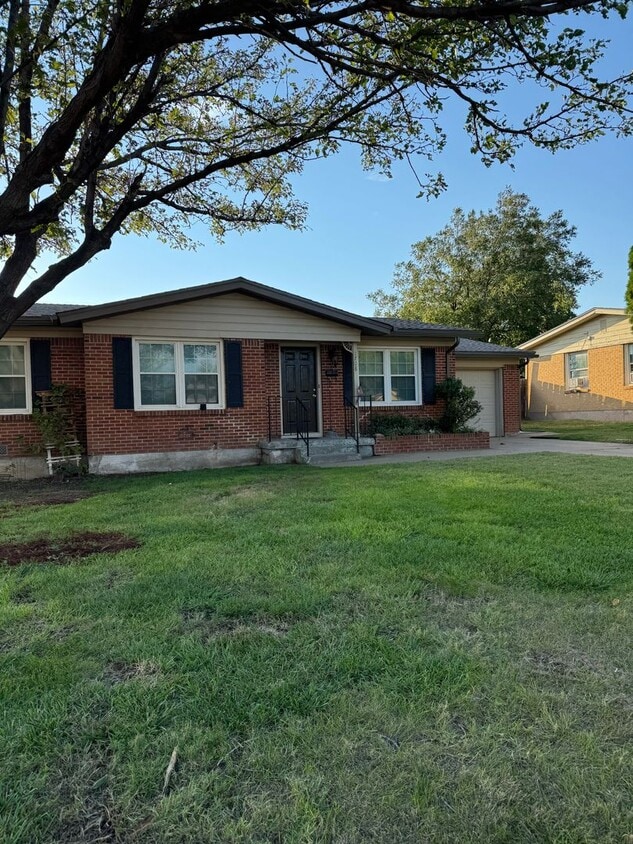 Primary Photo - Located close Tascosa High School 3/2/1