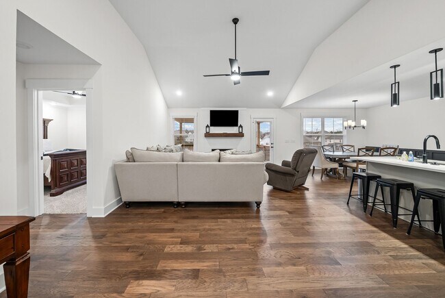 Foto del edificio - Spacious 3 Bedroom 2 Full Bath Home For Rent Near Dunbar Cave Road!
