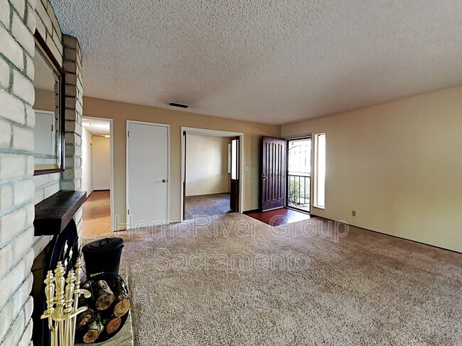 Building Photo - 7039 La Costa Ln