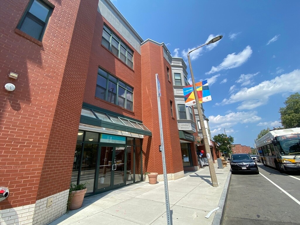 Primary Photo - 327 Centre St