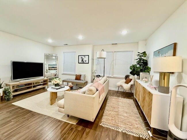 Building Photo - 267 GATES Ave