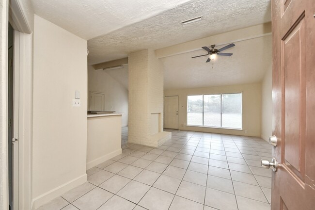 Building Photo - 7503 Roaring Springs Dr