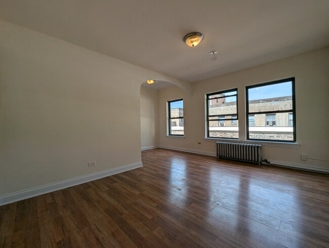 Building Photo - 5417 N Kenmore Ave