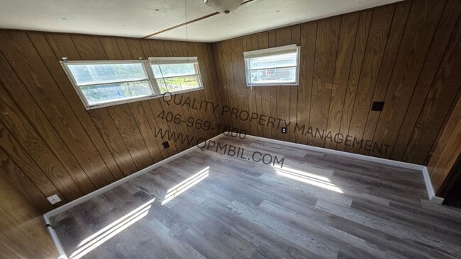 Building Photo - 3955-3956 BLUEBIRD MOBILE CT
