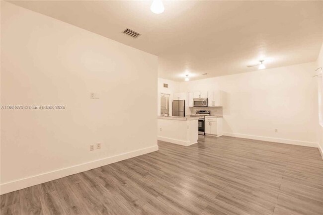 Foto del edificio - 445 NW 77th St