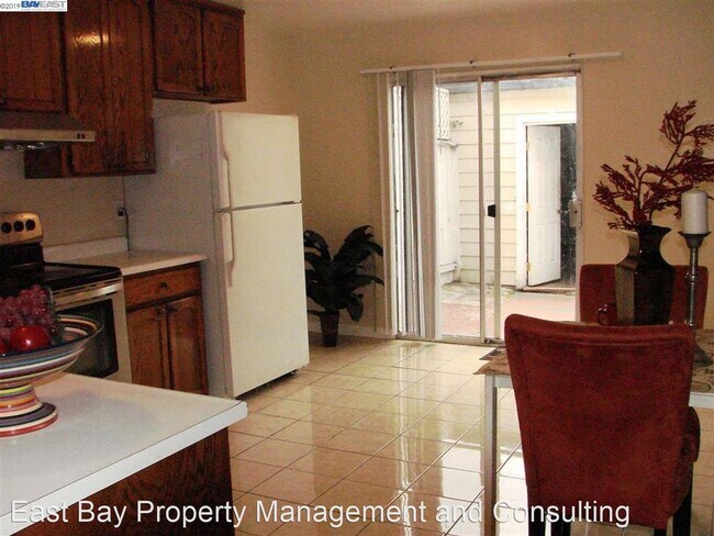 Building Photo - 4 br, 1.5 bath House - 4378 Planet Circle