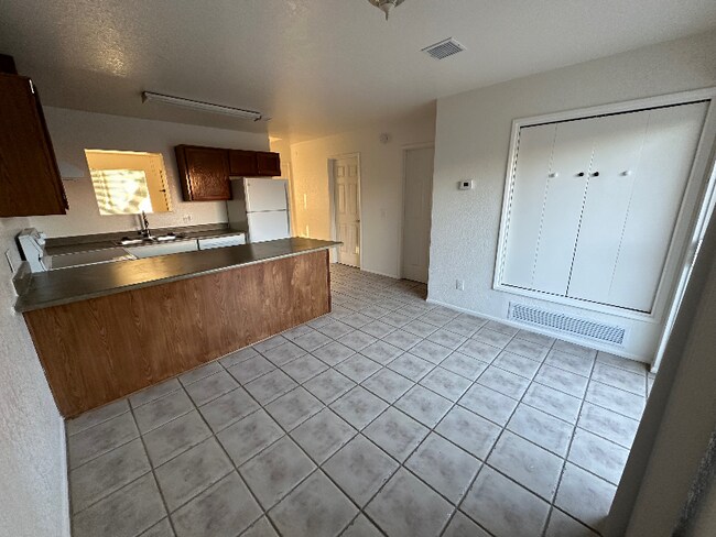 Building Photo - 2641 N Palo Verde Ave