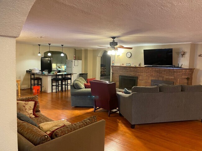 Foto del edificio - 2730 S Highland Dr