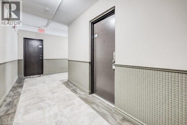 Photo du bâtiment - 326 Erb St. W